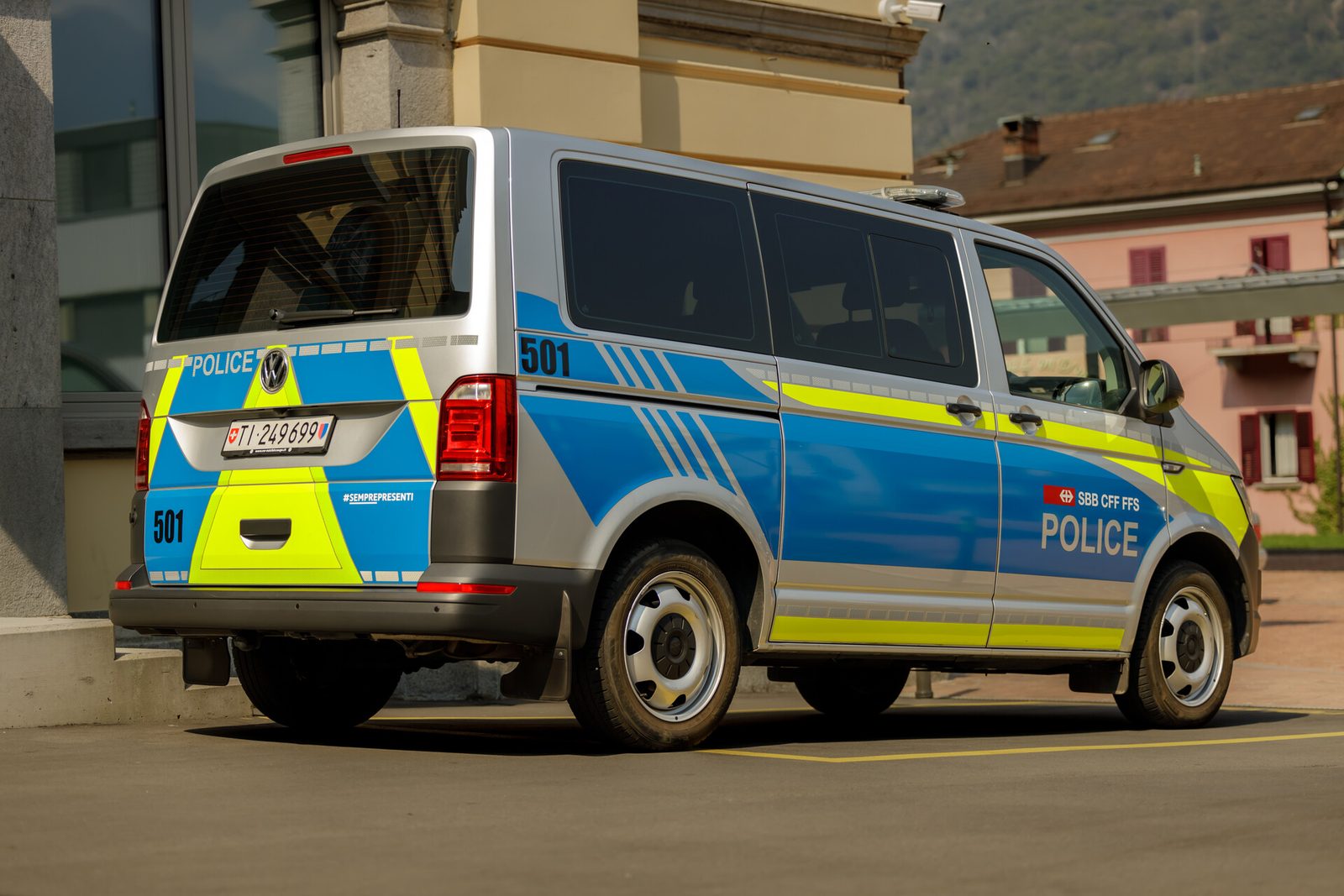 Véhicule de la police des transports