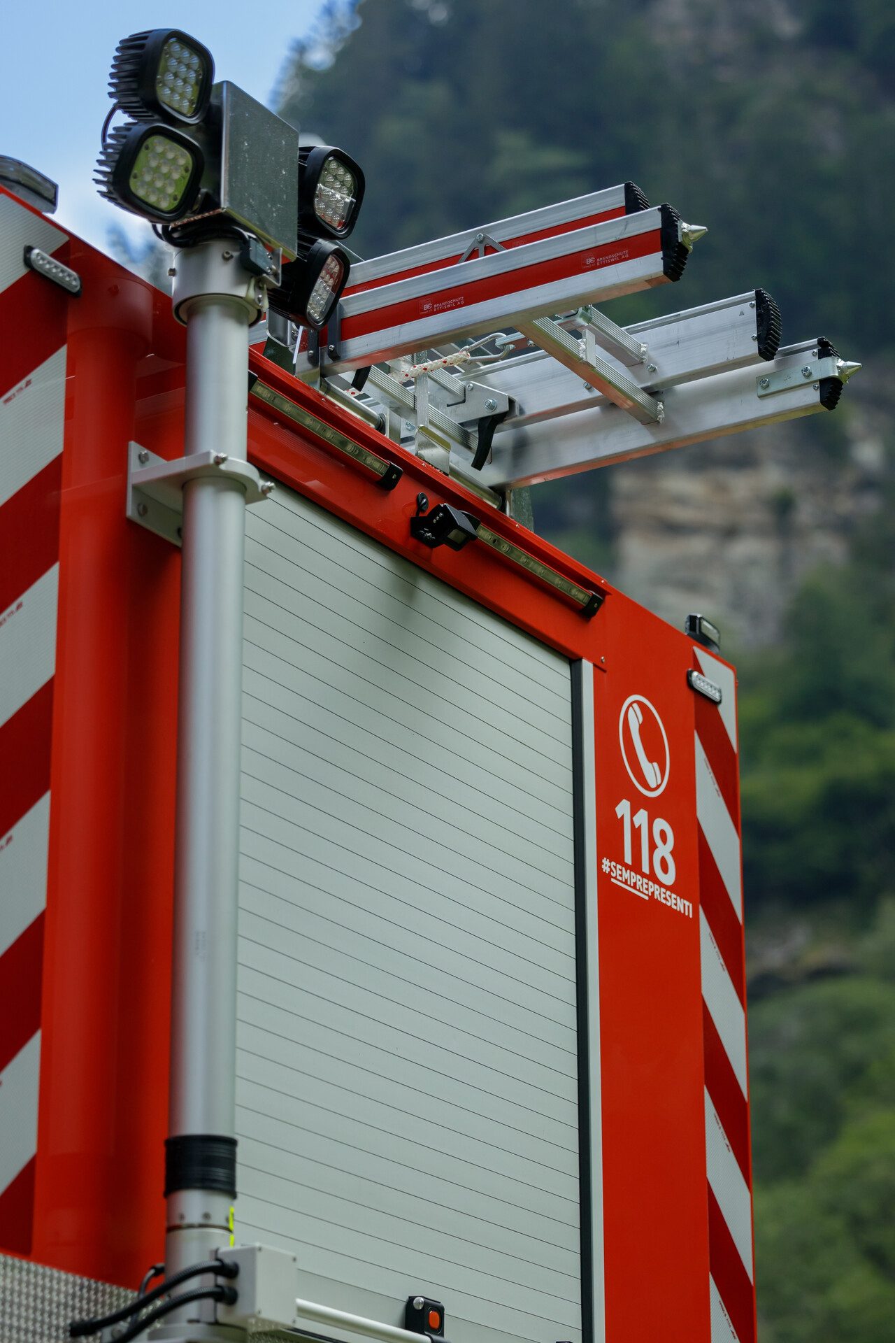 Véhicule de sapeurs-pompiers dans la vallée